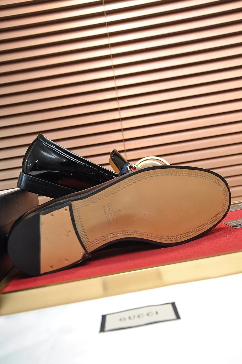Men's shoes💰540💶Italy's top luxury men's shoe giant (GUCCI) (Gucci) (full cowhide lining) new arrival🍃Original European style🔰 Pleasant to the eye😍In order to make the shoes more durable and non-deformable🌀The production continues to follow traditional methods but there is still no lack of innovation💪The original open-edge beaded cowhide is chosen for the leather♻️ Smooth and natural And extra bright ⭐Made of imported cowhide, the first choice of rich people 38-45 (45 customized)